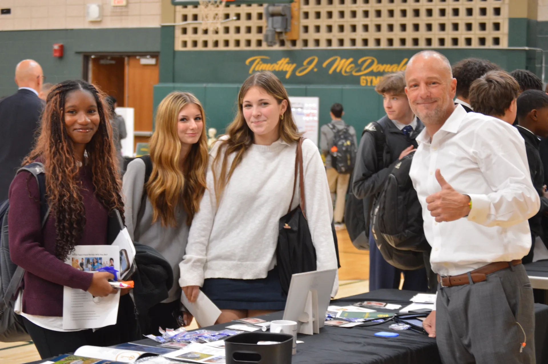 Career Exploration Day: Students Connect with Alumni and Community to Discover Future Paths